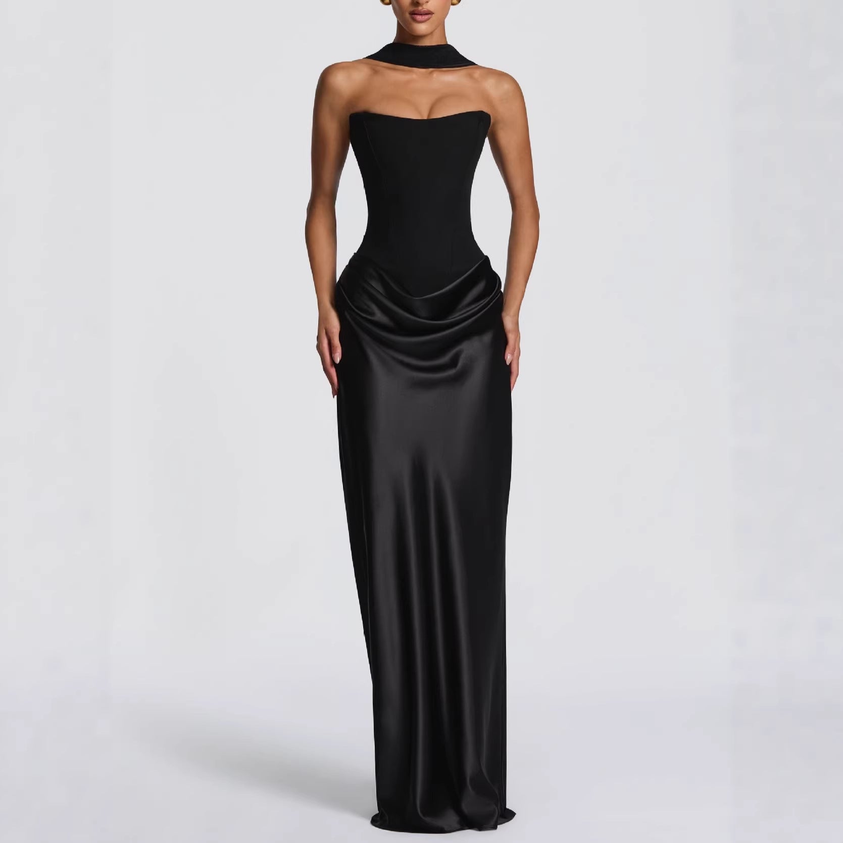 Robe longue sexy tube unie, ajustée à la taille, avec hanches gainées, en satin et lacets.