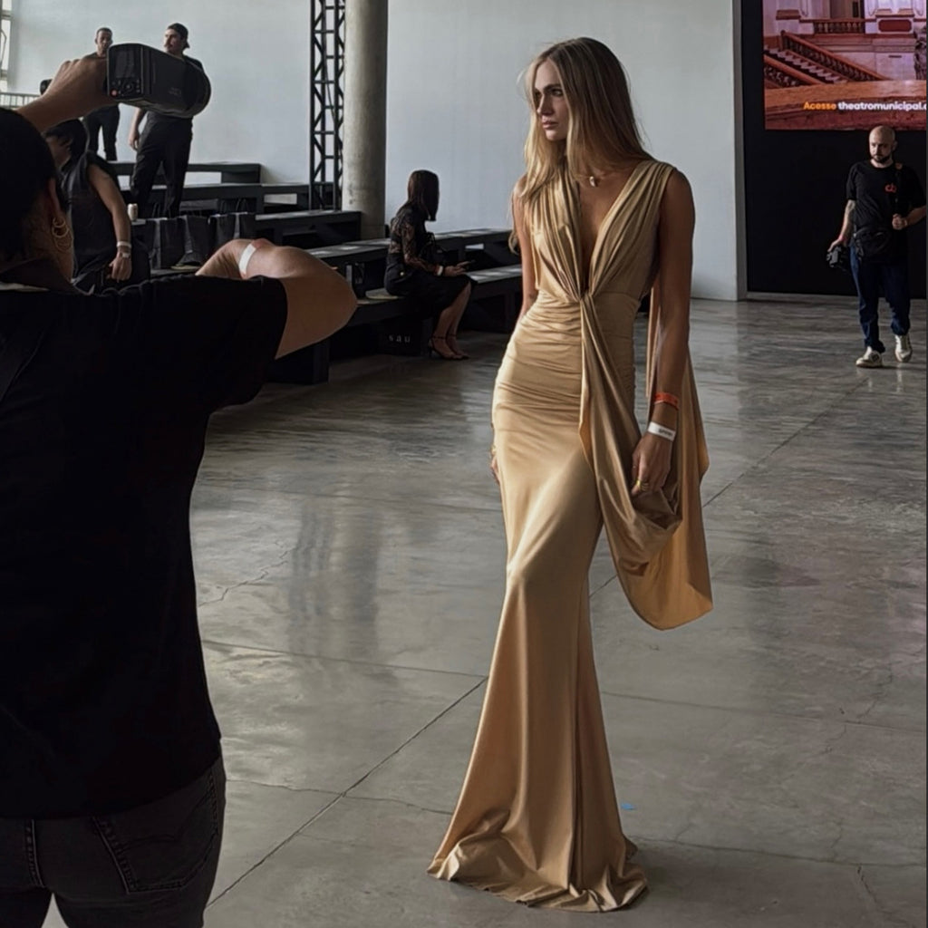 Vestido tubo ajustado sexy con escote en V profundo plisado y cinta para mujer de otoño e invierno, sin espalda