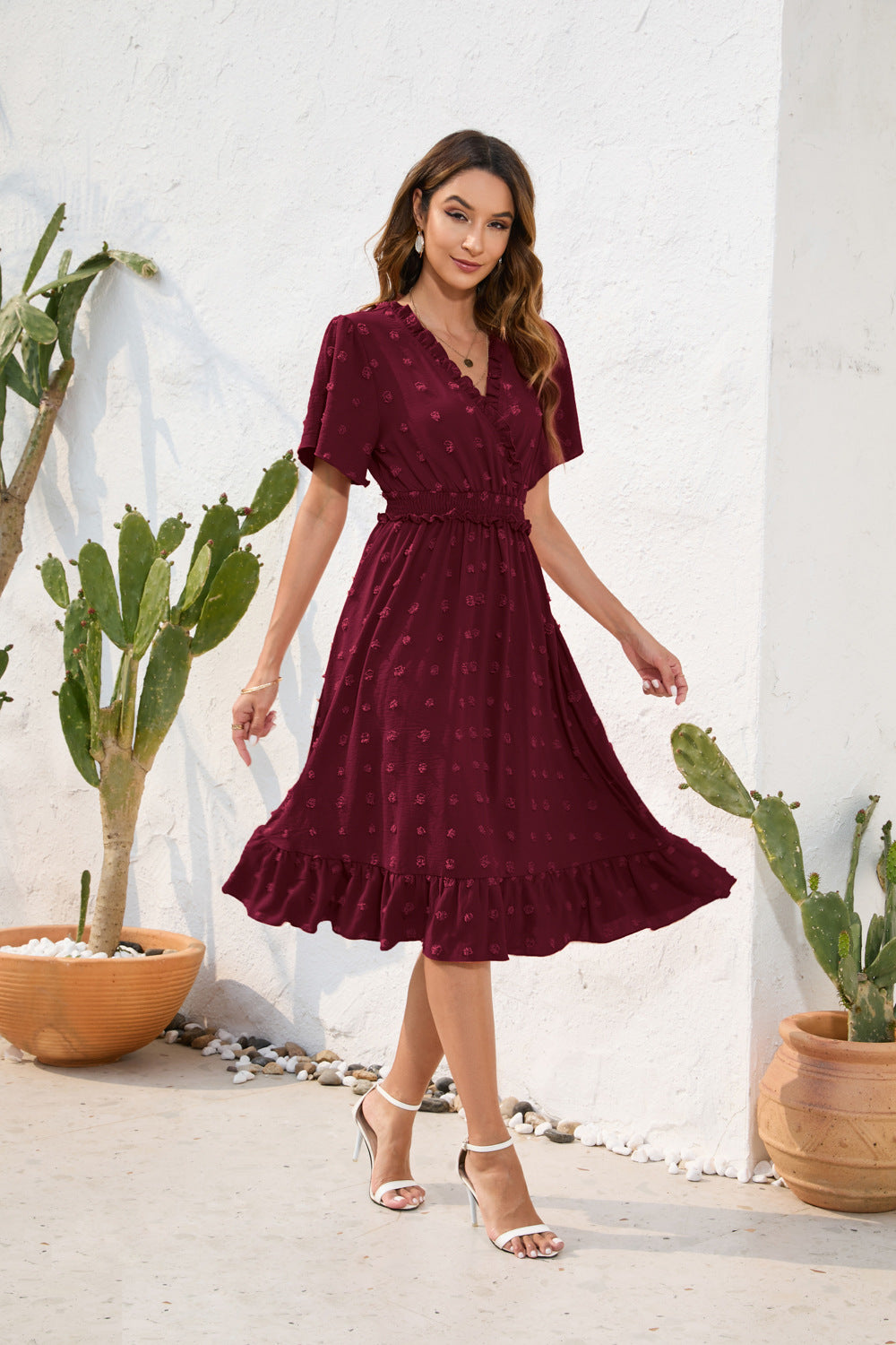 Vestido de cuello en V, cintura alta, atado, bola de pelo, manga corta, vestido informal para vacaciones y viajes.
