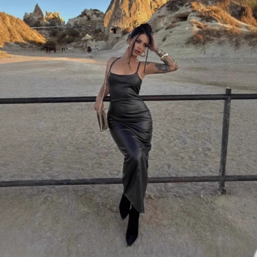 Robe longue fourreau sexy en similicuir, décolleté en U, dos nu et laçage croisé