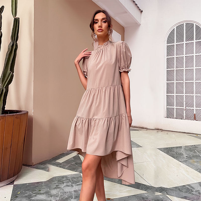 Vestido babydoll informal de talle alto, color liso, irregular, asimétrico, suelto y plisado