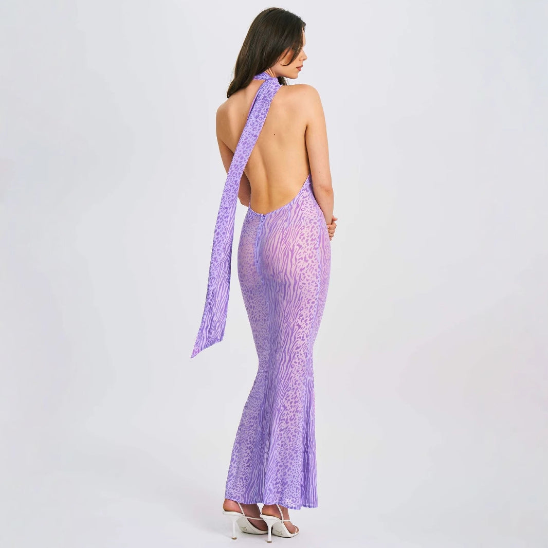 Vestido sexy con espalda descubierta, cuello halter, cintura alta, malla transparente, corte entallado y hombros oblicuos