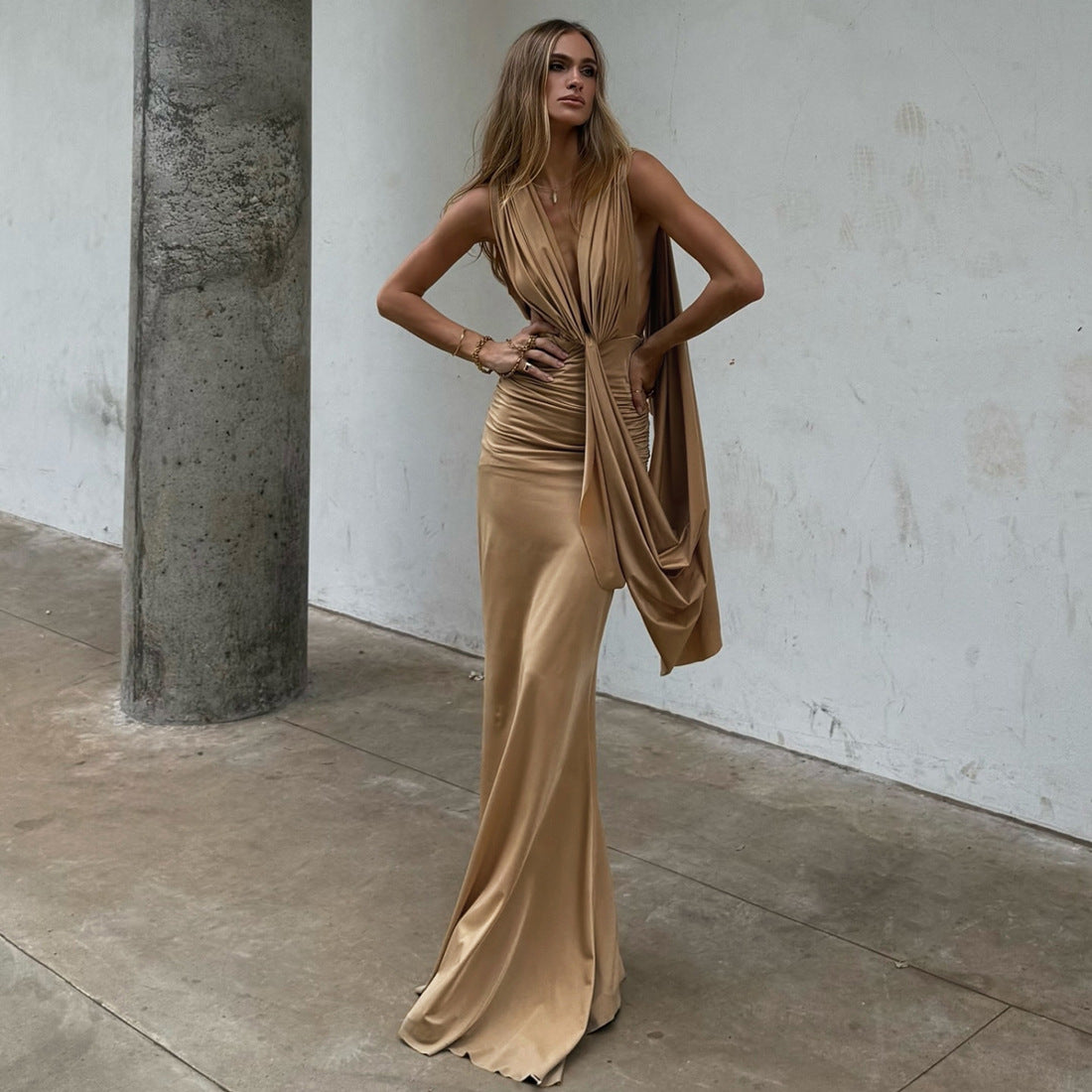 Vestido tubo ajustado sexy con escote en V profundo plisado y cinta para mujer de otoño e invierno, sin espalda