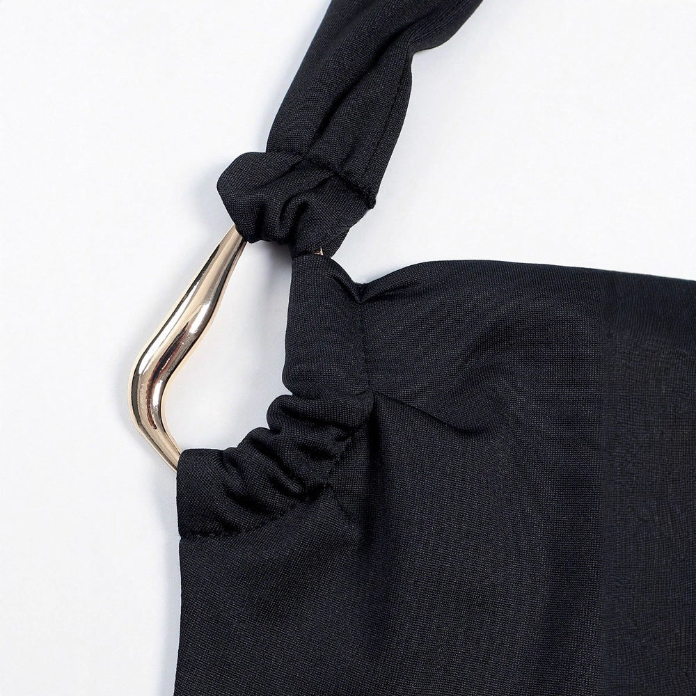 Robe sexy plissée dos nu à taille cintrée, effet amincissant et silhouette affinée. Vêtements pour femmes minces.