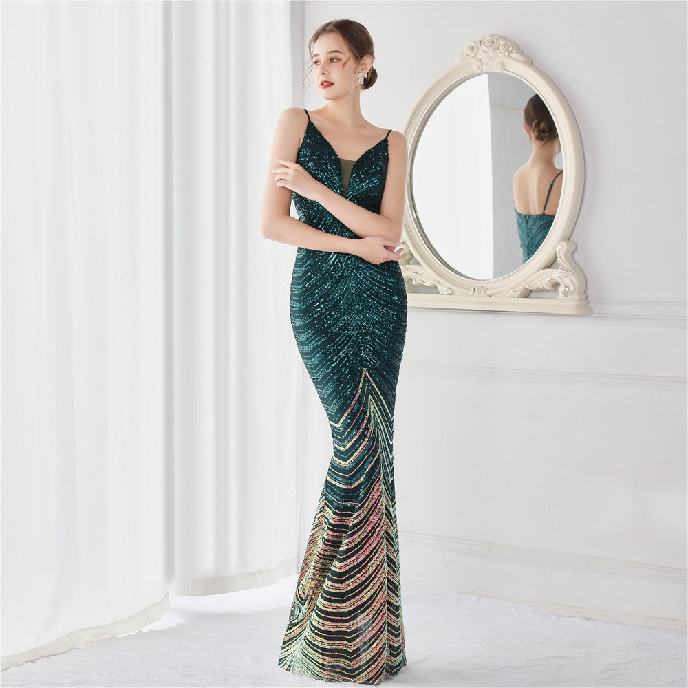 Robe de soirée longue et sexy, idéale pour une réception ou une fête mondaine. Parfaite pour une mariée.