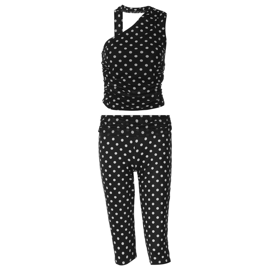 Conjunto de pantalones cortos ajustados con cuello diagonal y hombros de lunares con costuras de malla de invierno