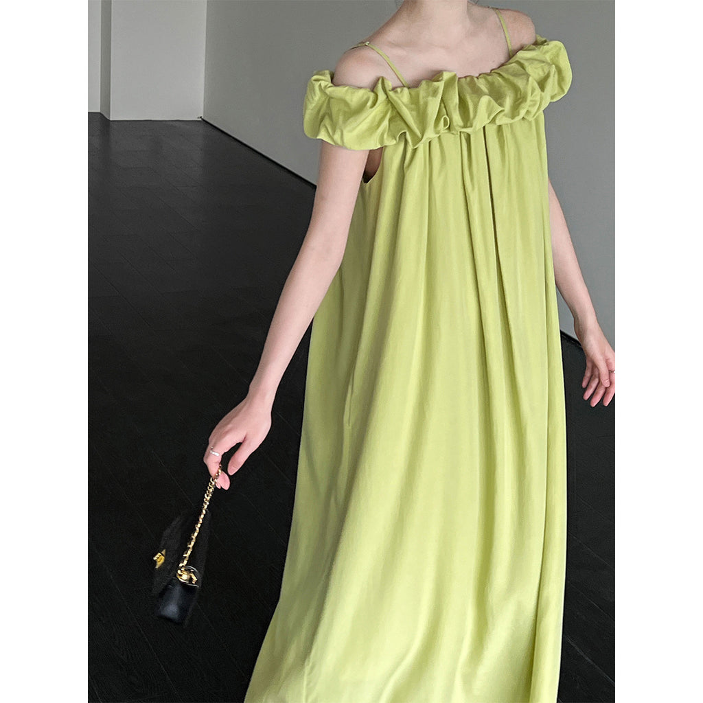 Vestido coreano de tirantes finos con volantes y tejido de tencel, estilo tubo y hombros descubiertos.