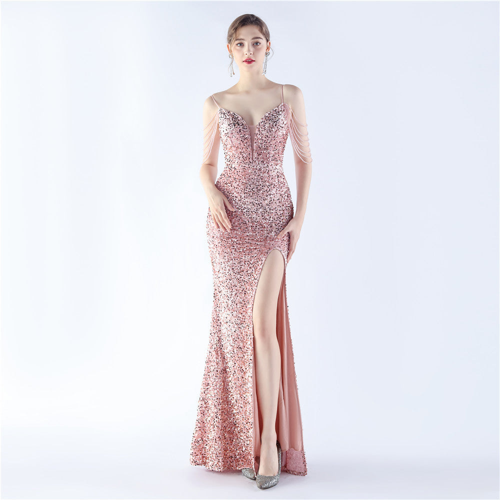 Vestido artesanal con lentejuelas y cuentas de terciopelo en la parte inferior