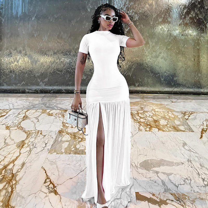 Robe maxi moulante unie à col rond et manches courtes, style patchwork, coupe ajustée.