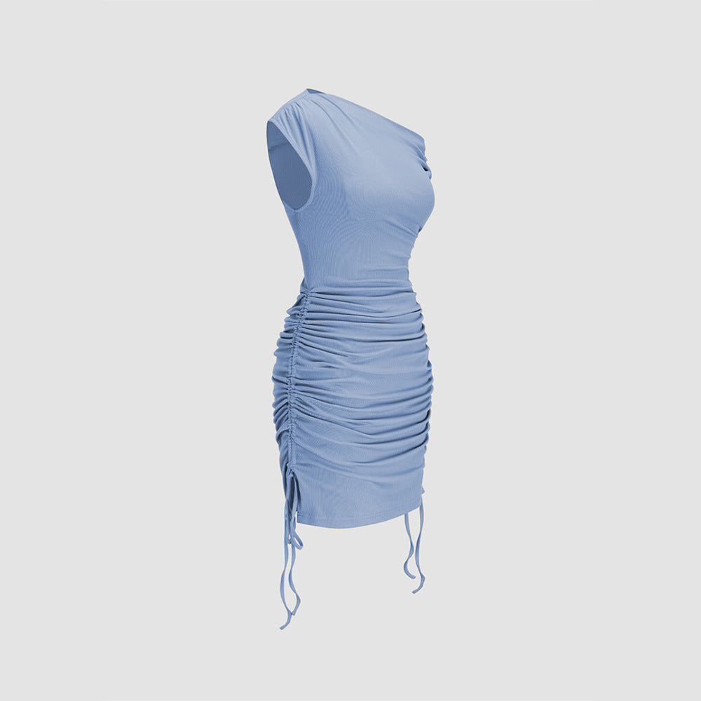 Vestido de punto sin mangas, popular y de moda, con hombros oblicuos, plisado en la cintura y ajustado que oculta la flacidez en la cadera.