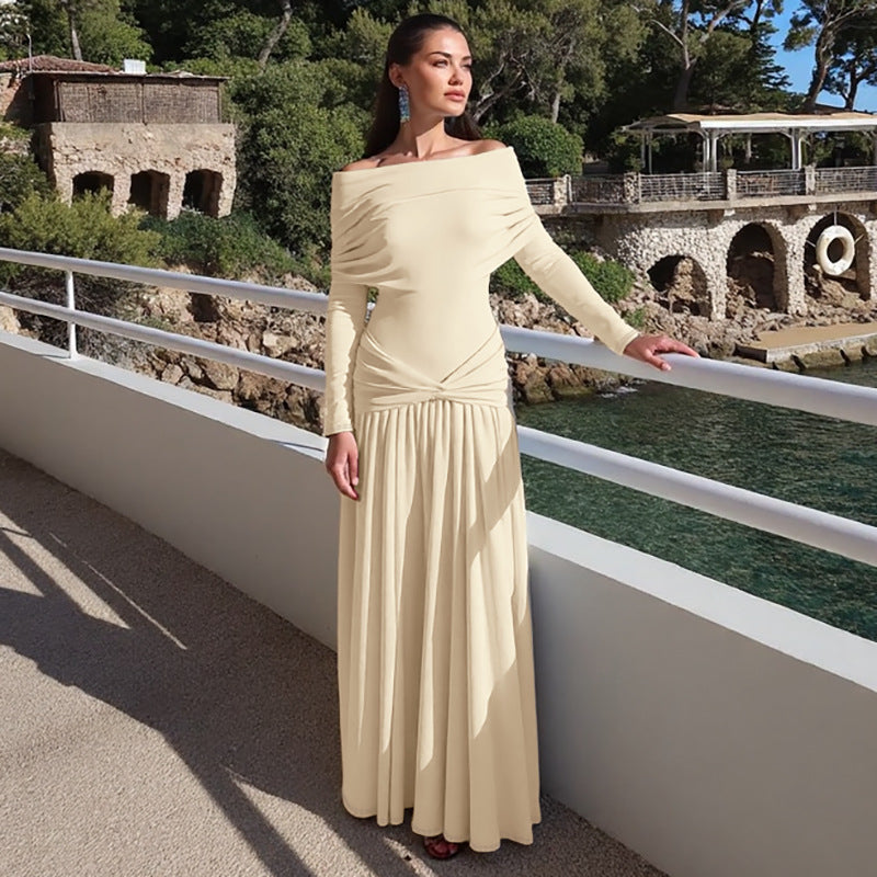 Vestido francés de otoño con cuello halter, manga larga y plisado.