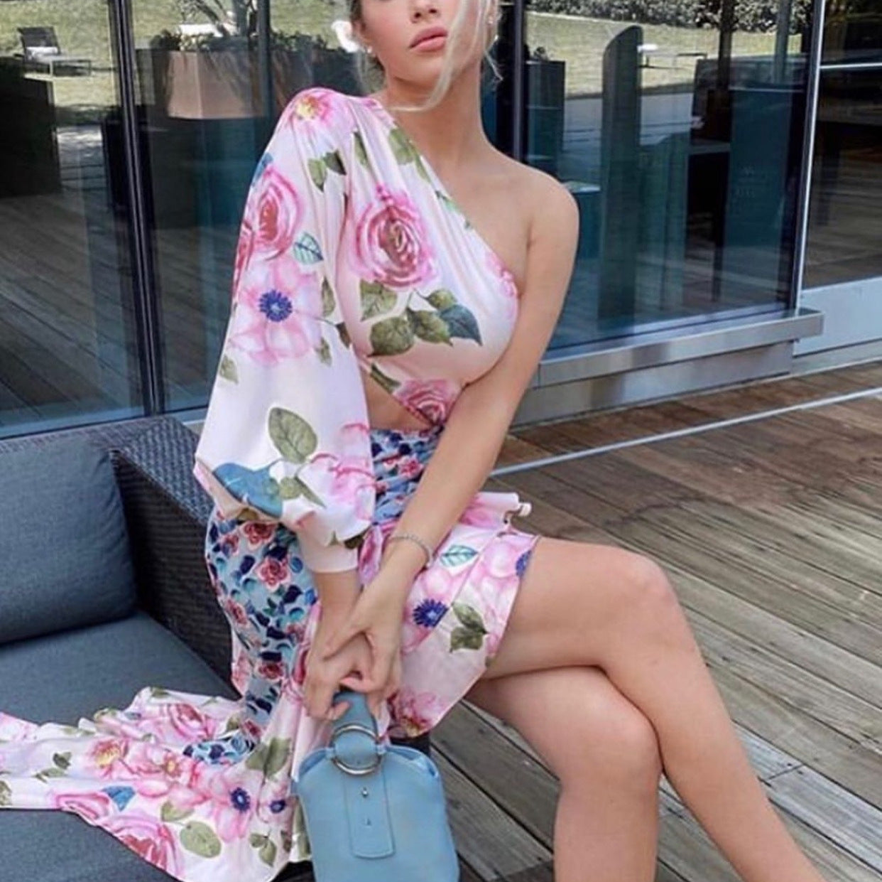 Robe longue d'été pour femme, asymétrique, bustier, manches simples, cintrée à la taille, à motifs floraux.