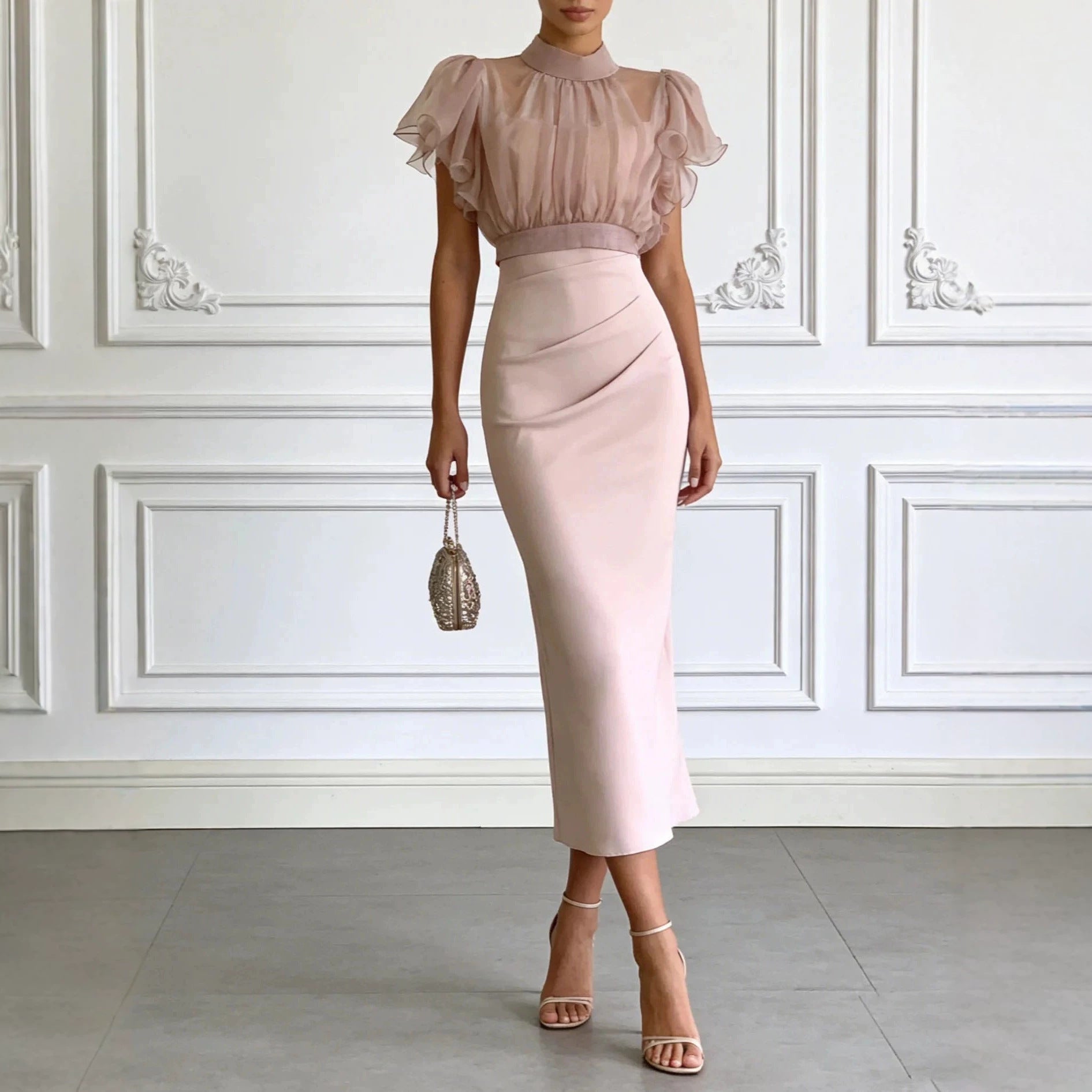Robe fourreau à bretelles avec haut en résille transparente lacée et taille contrôlée, à la mode