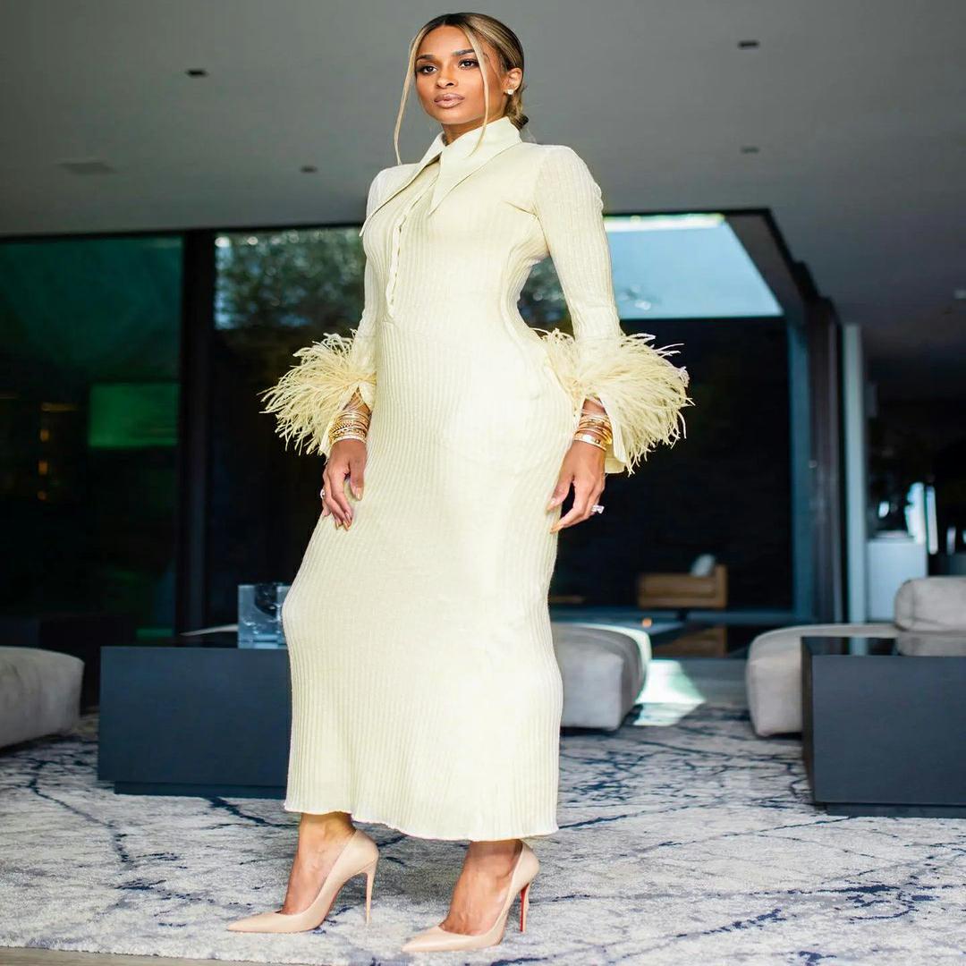 Robe Bandage Slim Tricotée à Rayures avec Col Blouse Jaune Manches Longues et Plumes