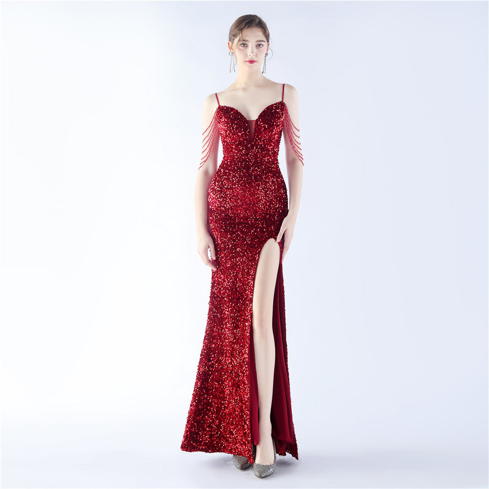 Vestido artesanal con lentejuelas y cuentas de terciopelo en la parte inferior