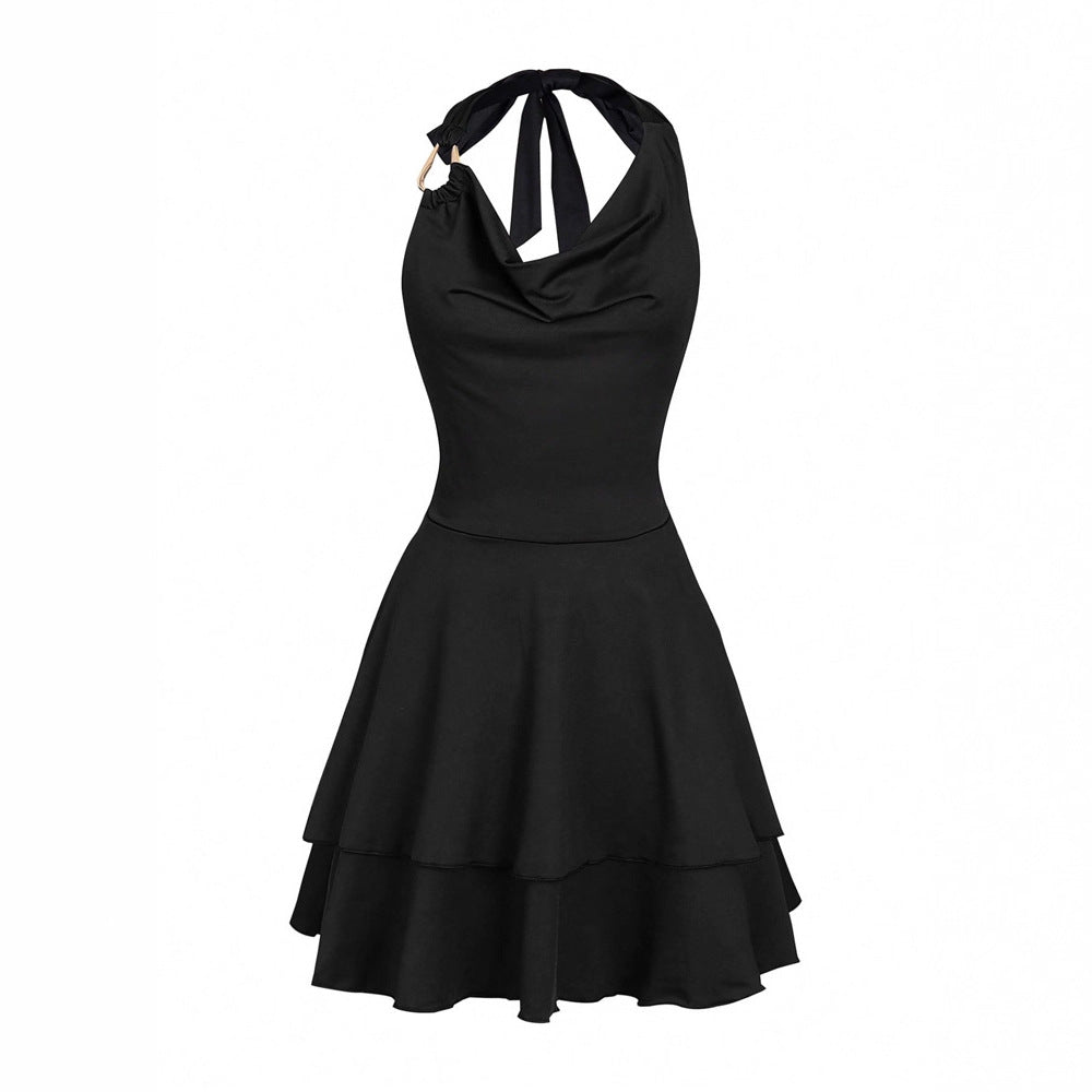 Robe sexy plissée dos nu à taille cintrée, effet amincissant et silhouette affinée. Vêtements pour femmes minces.