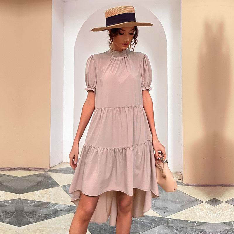 Vestido babydoll informal de talle alto, color liso, irregular, asimétrico, suelto y plisado
