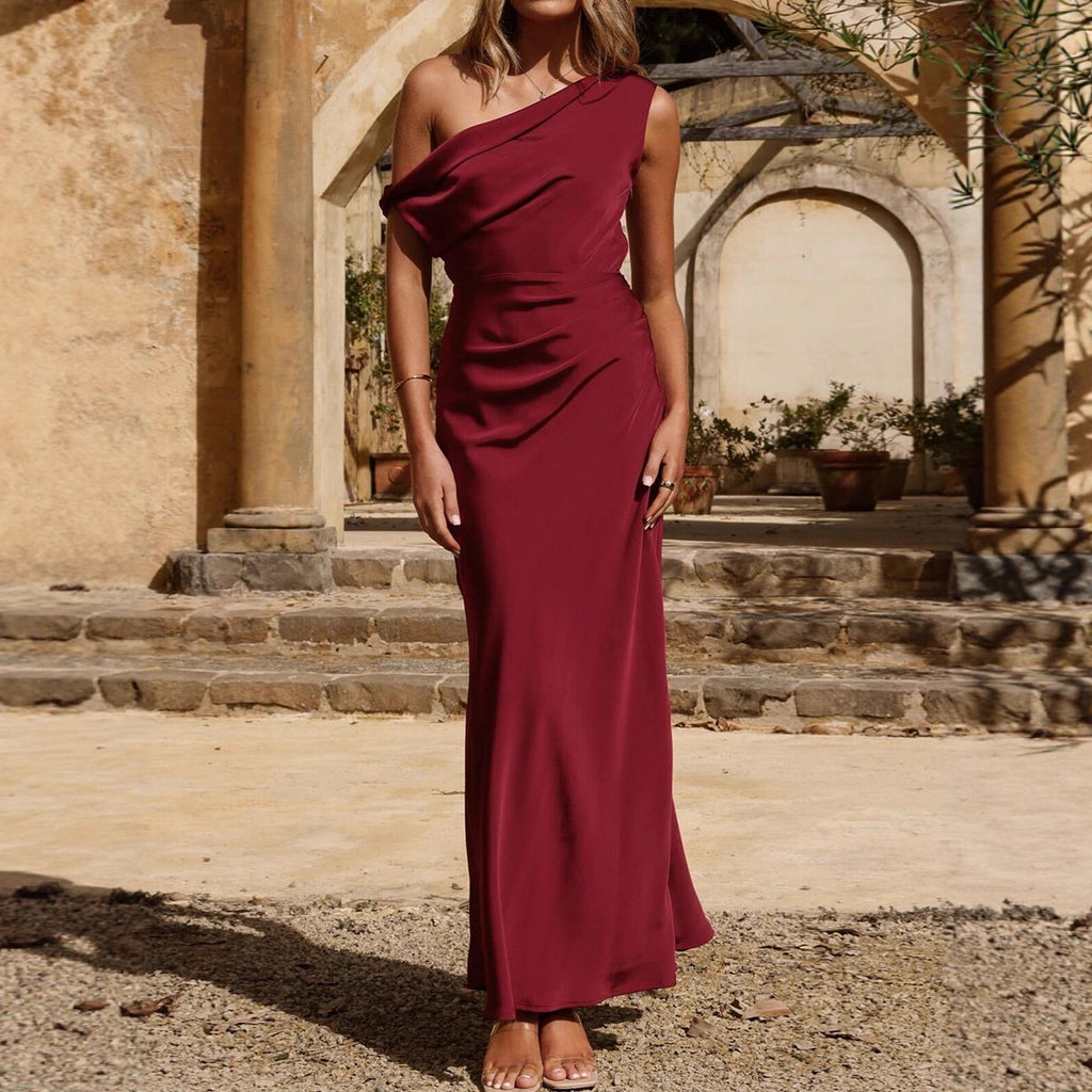 Vestido largo francés ajustado con hombros oblicuos y cintura elegante para mujer, con textura de alta calidad.