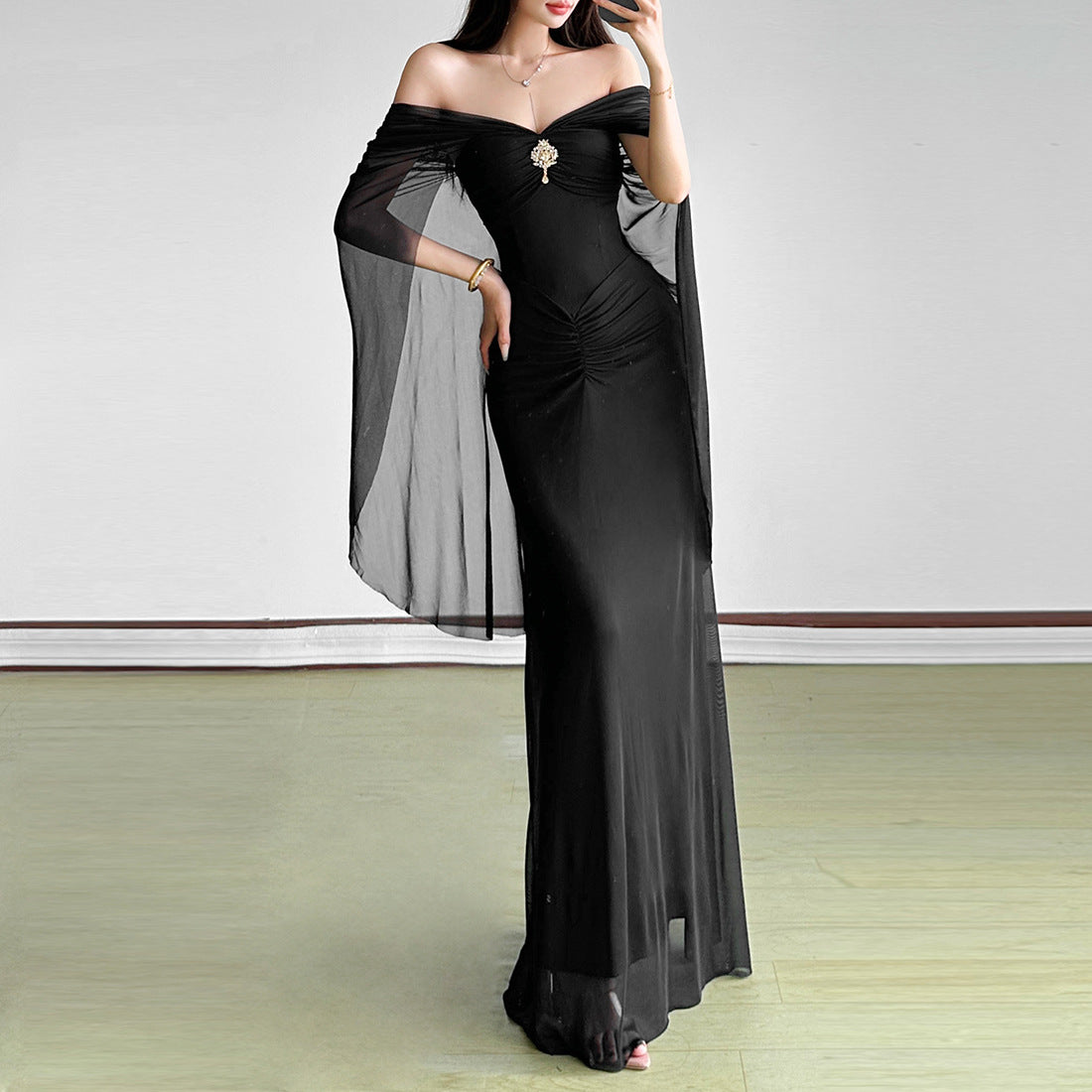 Robe fourreau automne-hiver pour femme, épaules dénudées, taille cintrée, coutures en résille.