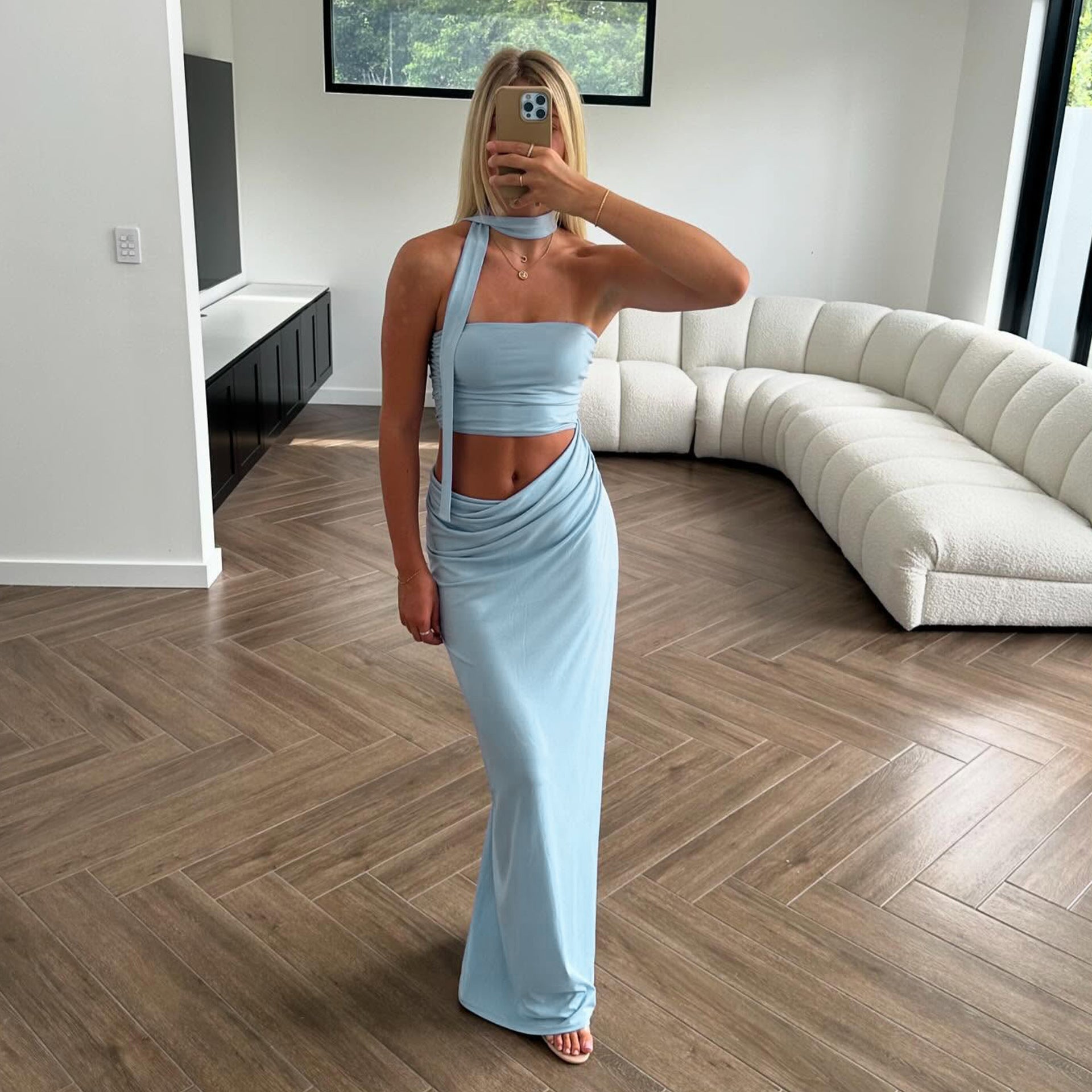 Robe longue moulante plissée sexy à bustier, style fourreau, pour un look streetwear affirmé.