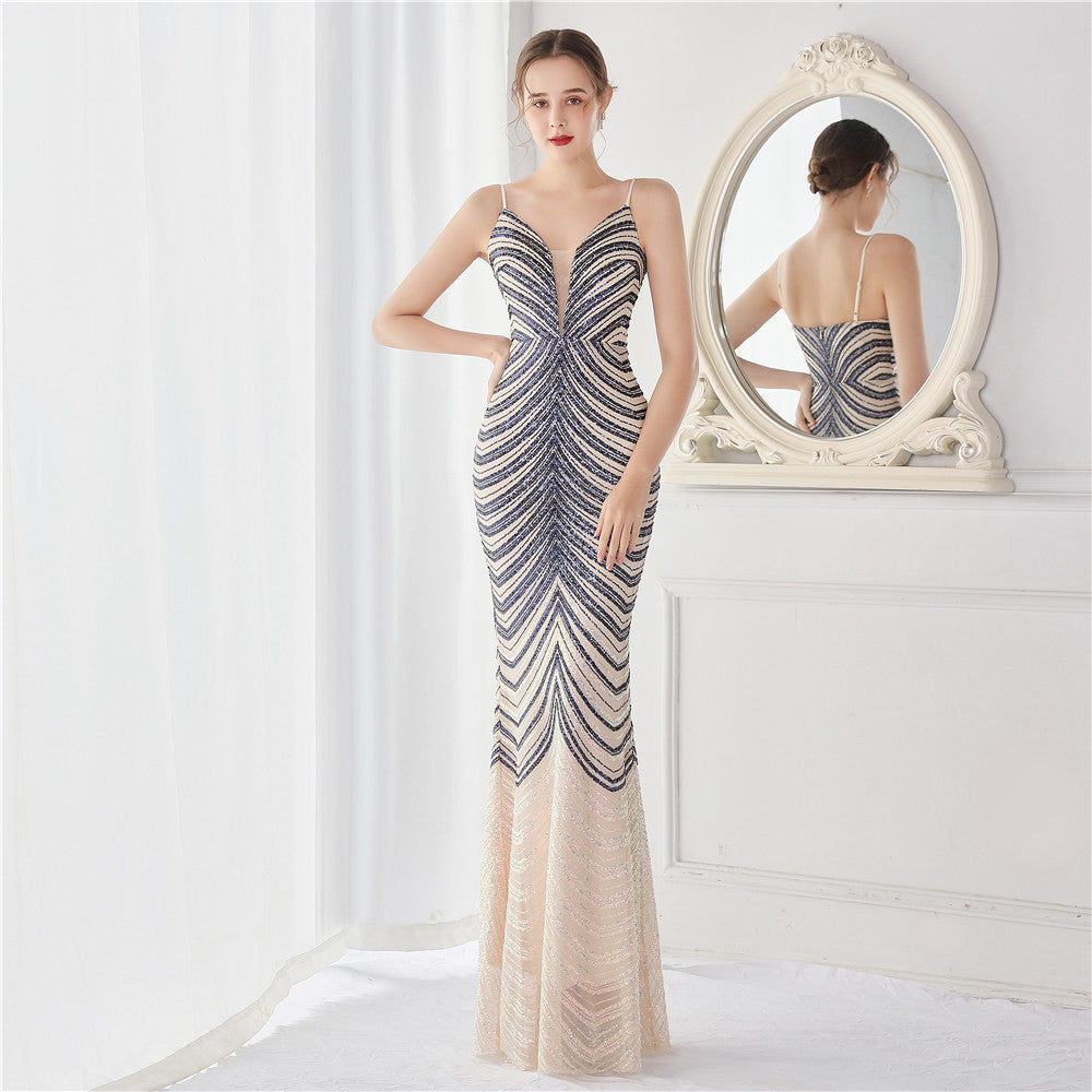 Robe de soirée longue et sexy, idéale pour une réception ou une fête mondaine. Parfaite pour une mariée.