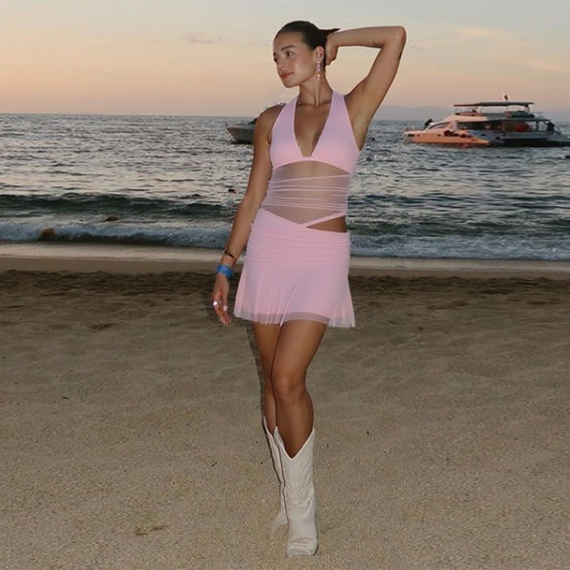 Vestido corto halter con escote en V profundo y costuras de malla calada para mujer