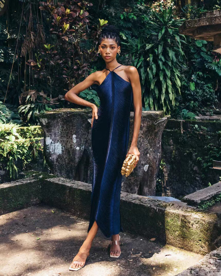 Vestido halter de mujer con abertura en la espalda y borlas
