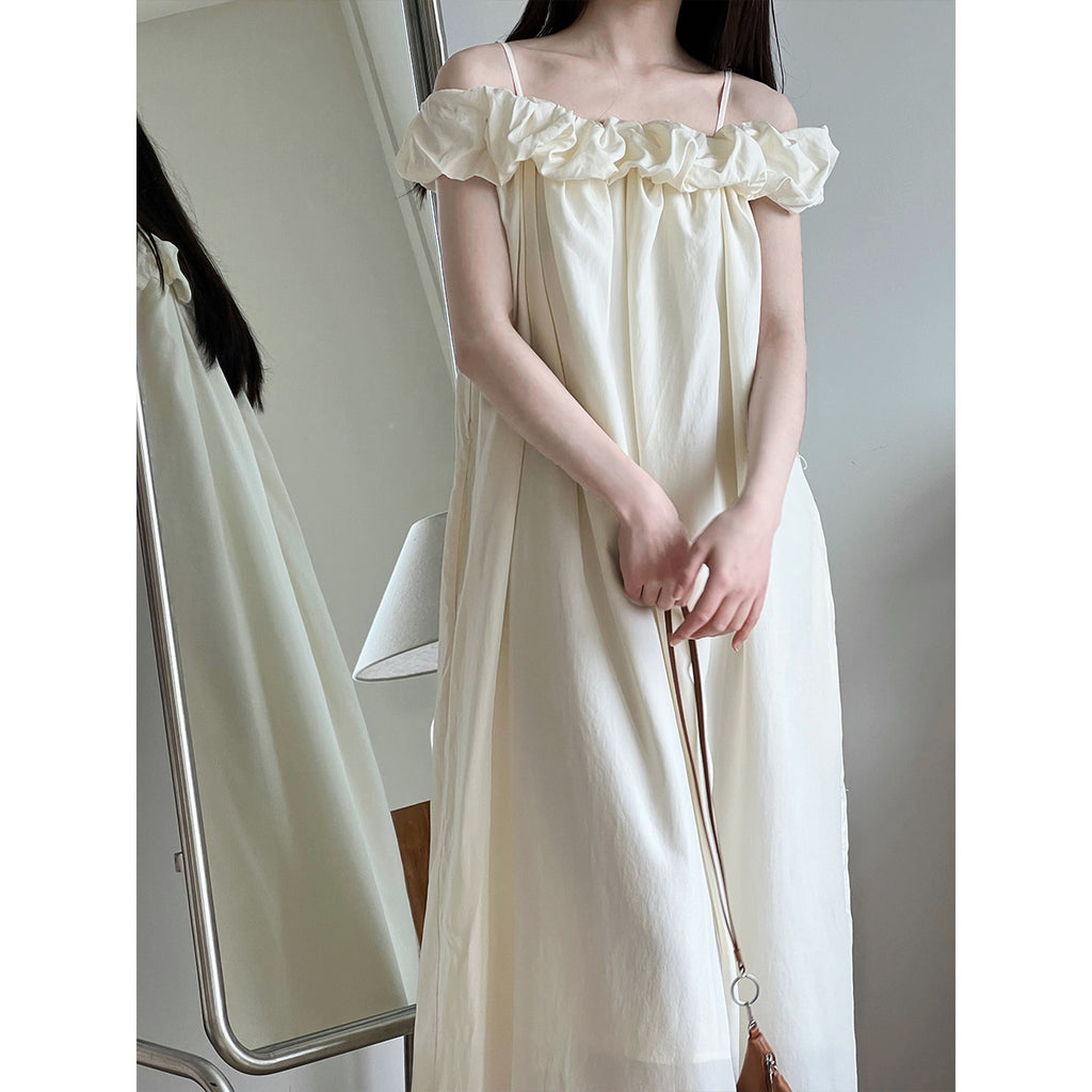 Vestido coreano de tirantes finos con volantes y tejido de tencel, estilo tubo y hombros descubiertos.