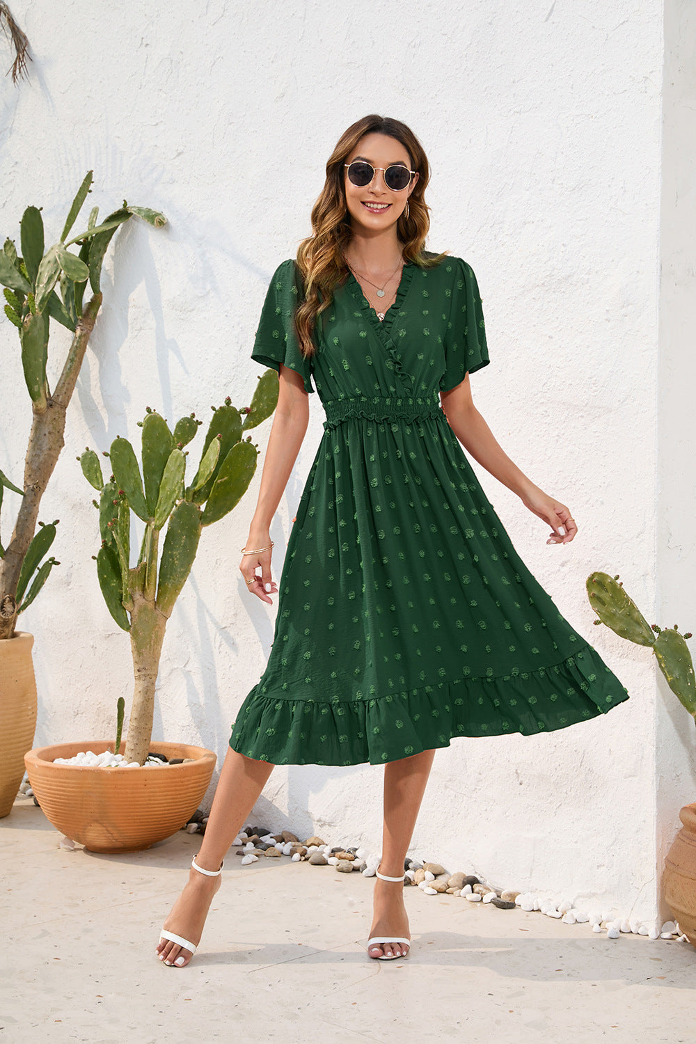 Vestido de cuello en V, cintura alta, atado, bola de pelo, manga corta, vestido informal para vacaciones y viajes.