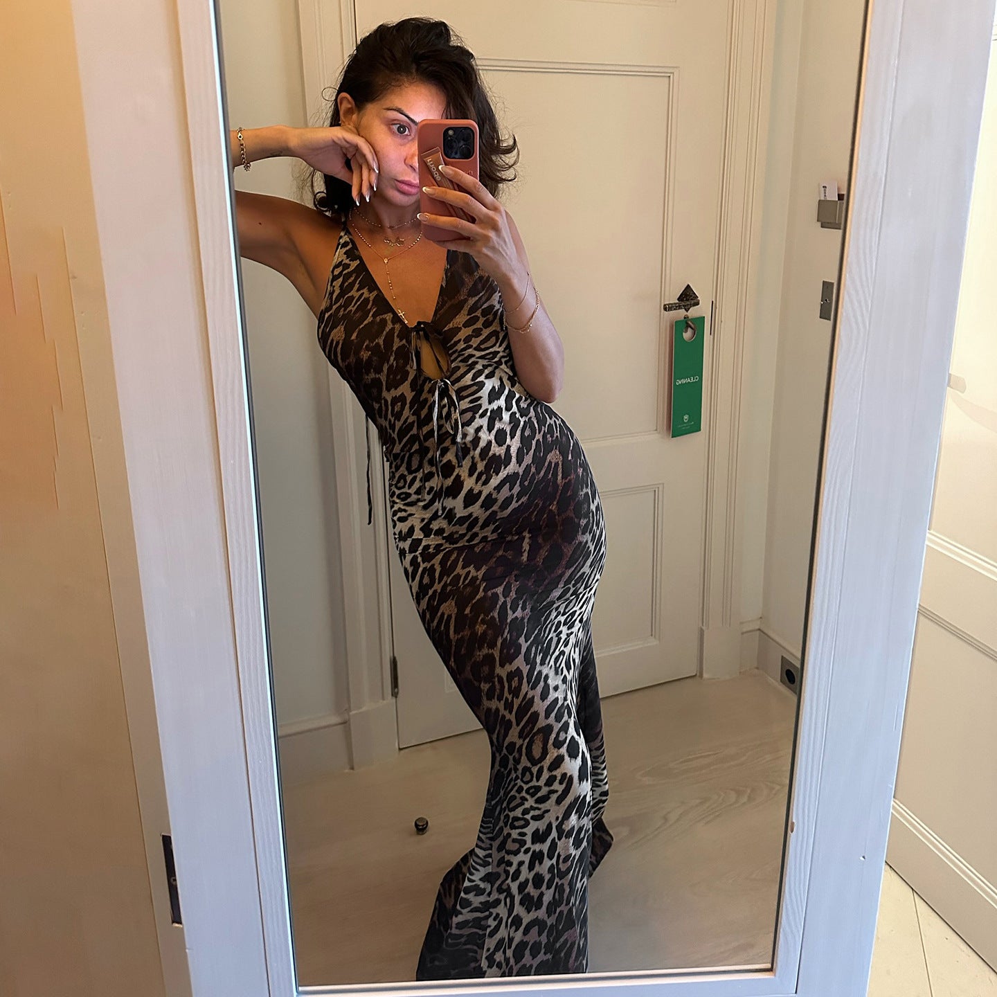 Robe de soirée sexy imprimée léopard dos nu à col halter noué en V