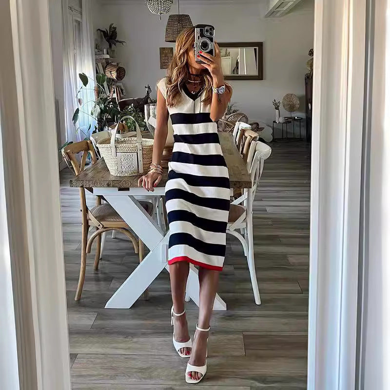 Vestido de verano a rayas con escote en V y abertura en el dobladillo, informal, holgado.