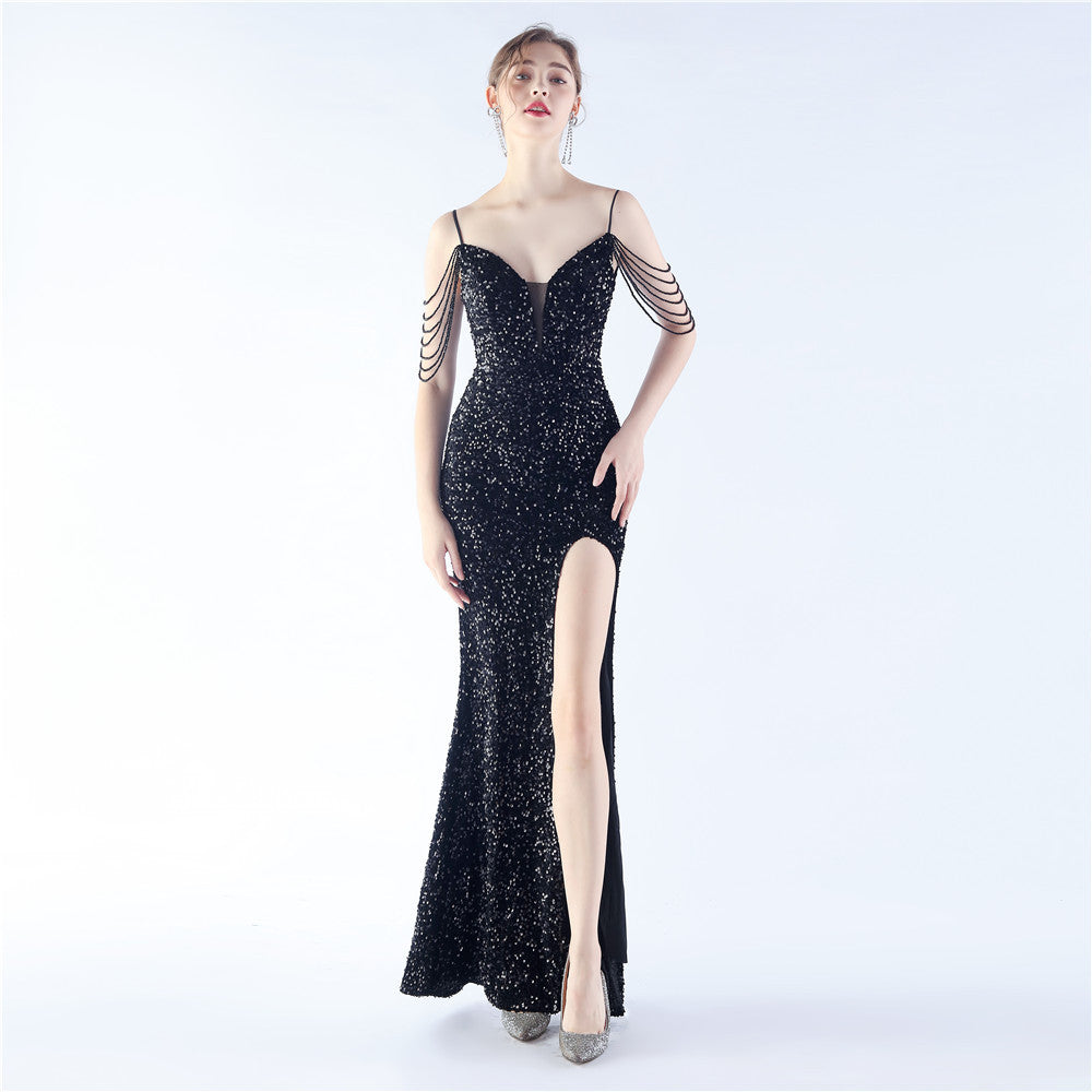Vestido artesanal con lentejuelas y cuentas de terciopelo en la parte inferior