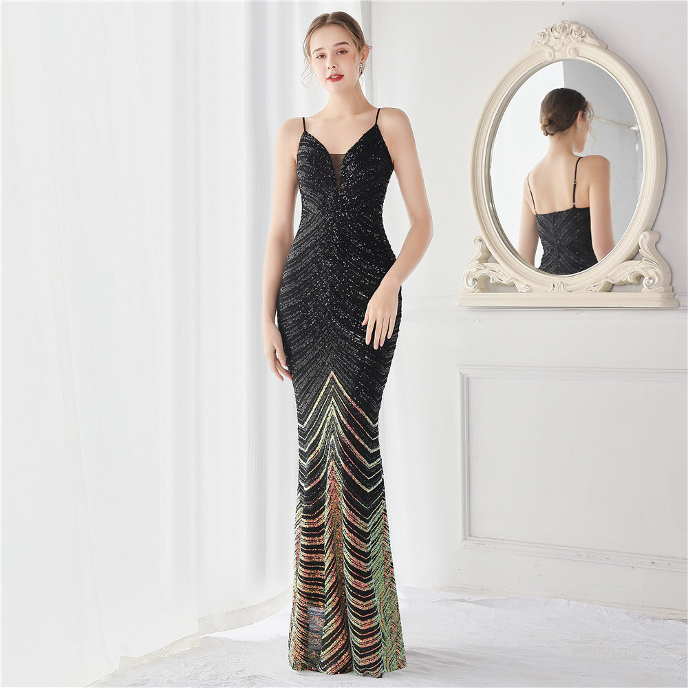 Robe de soirée longue et sexy, idéale pour une réception ou une fête mondaine. Parfaite pour une mariée.