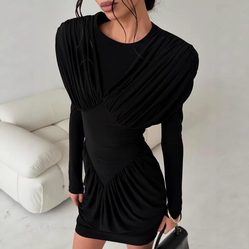 Robe noire élégante Niche, taille cintrée, collection printemps femme