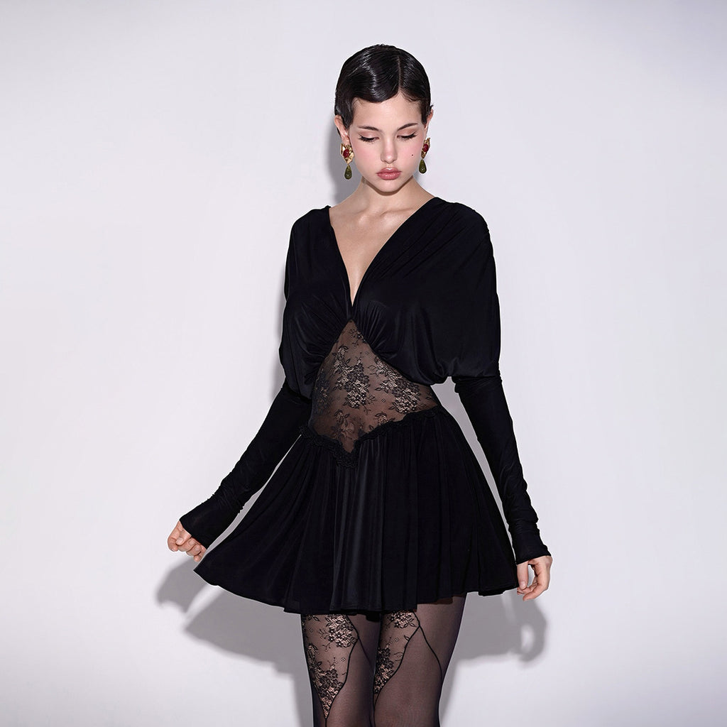 Robe courte élégante d'automne en dentelle sexy transparente à col en V et empiècements, manches longues