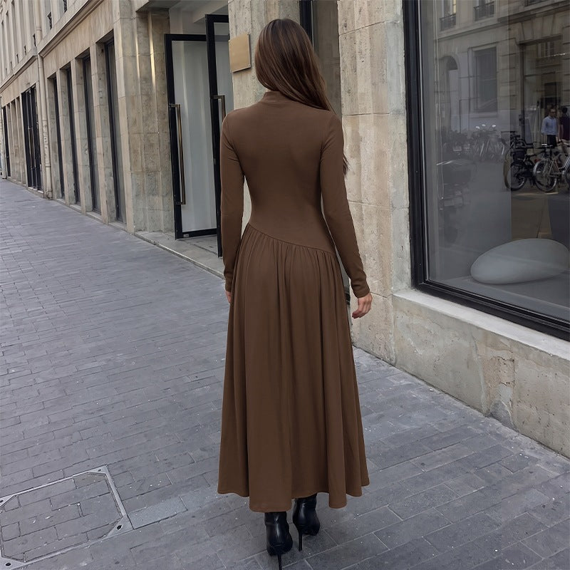Vestido de manga larga con medio cuello, costuras y color liso, de estilo casual y relajado