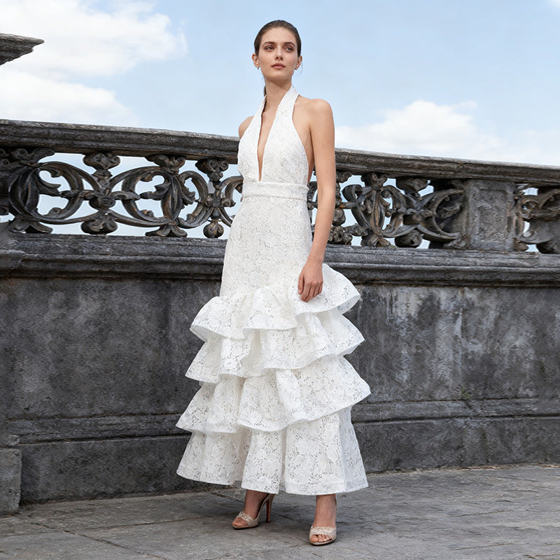 Robe longue élégante à volants, blanche pure, décolleté plongeant en V, dos nu, sans manches, style français, idéale pour l'automne.