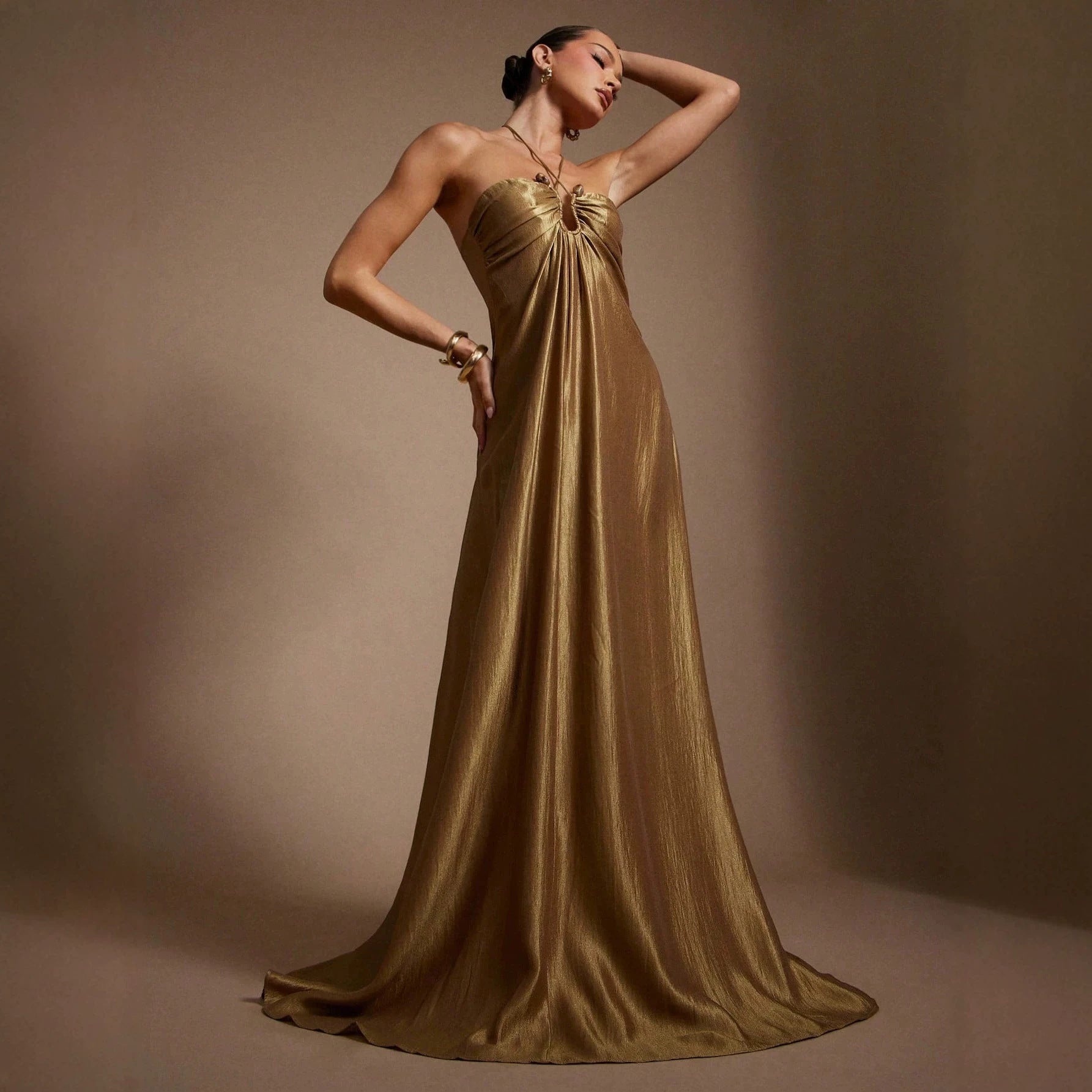 Vestido maxi de verano halter sin mangas, sin espalda, entallado que realza la figura, color sólido