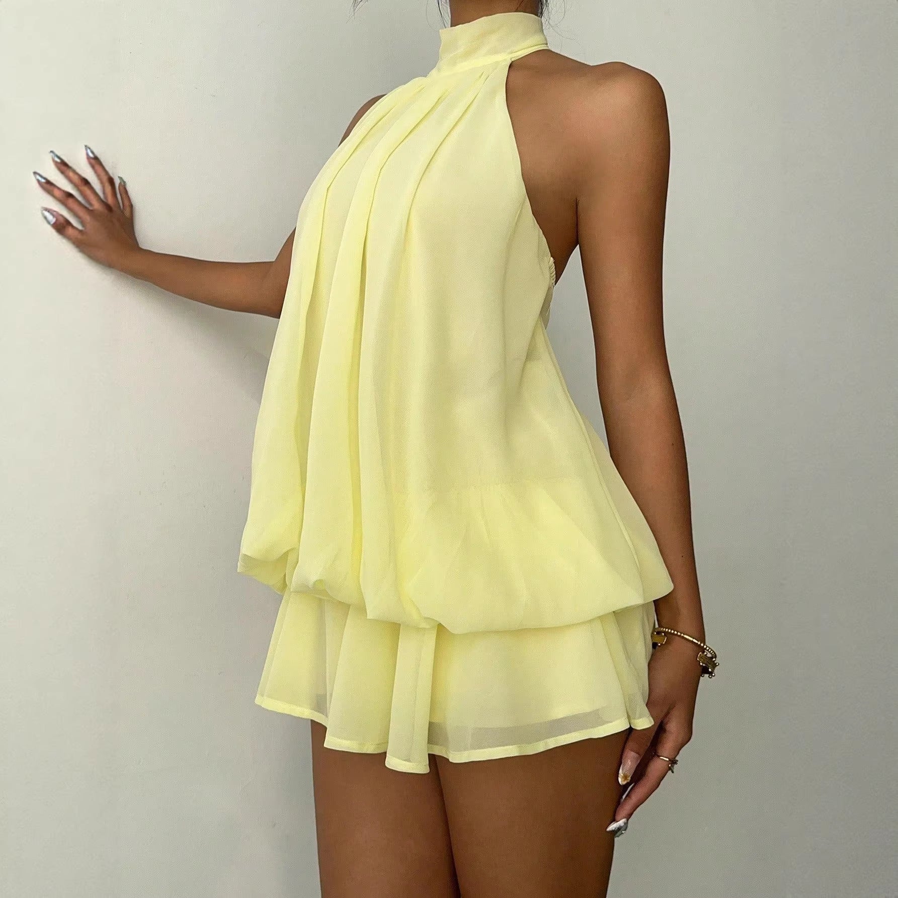 Robe dos nu sexy, flatteuse et tendance, avec lacets à la taille, couleur unie, idéale pour les vacances.