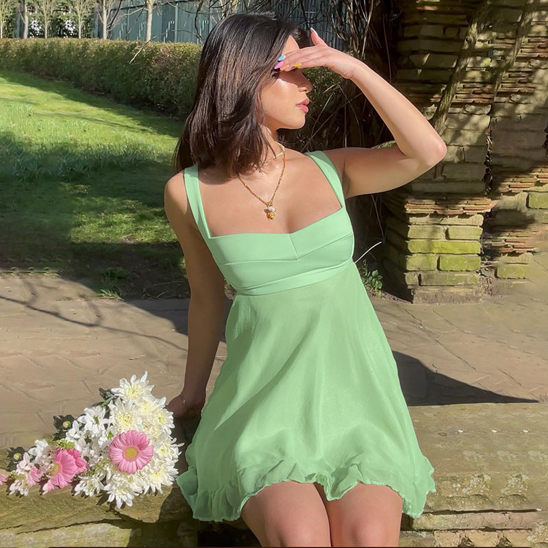 Tendances été : Robe femme à bretelles dénudées, ample et amincissante en maille, style bandoulière.