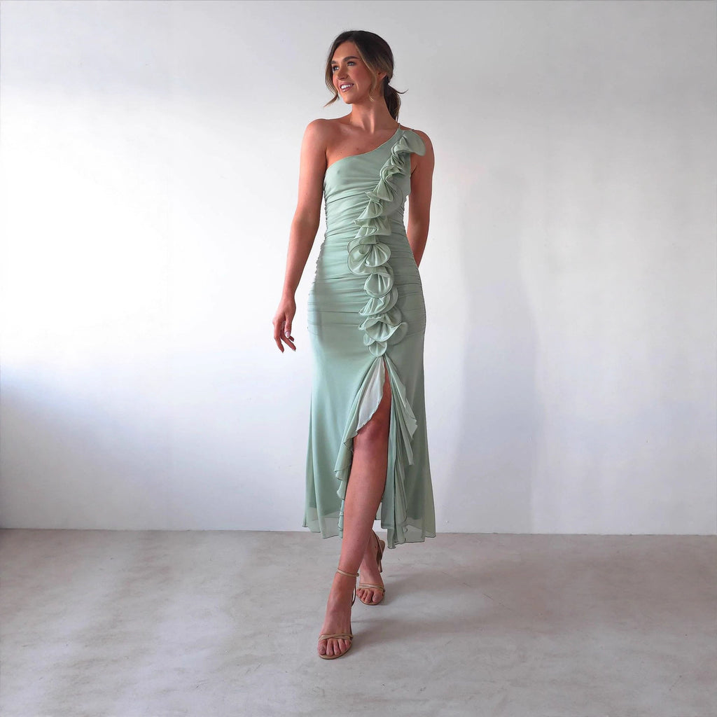 Robe d'été sexy plissée à épaules dénudées et fente haute, coupe ajustée