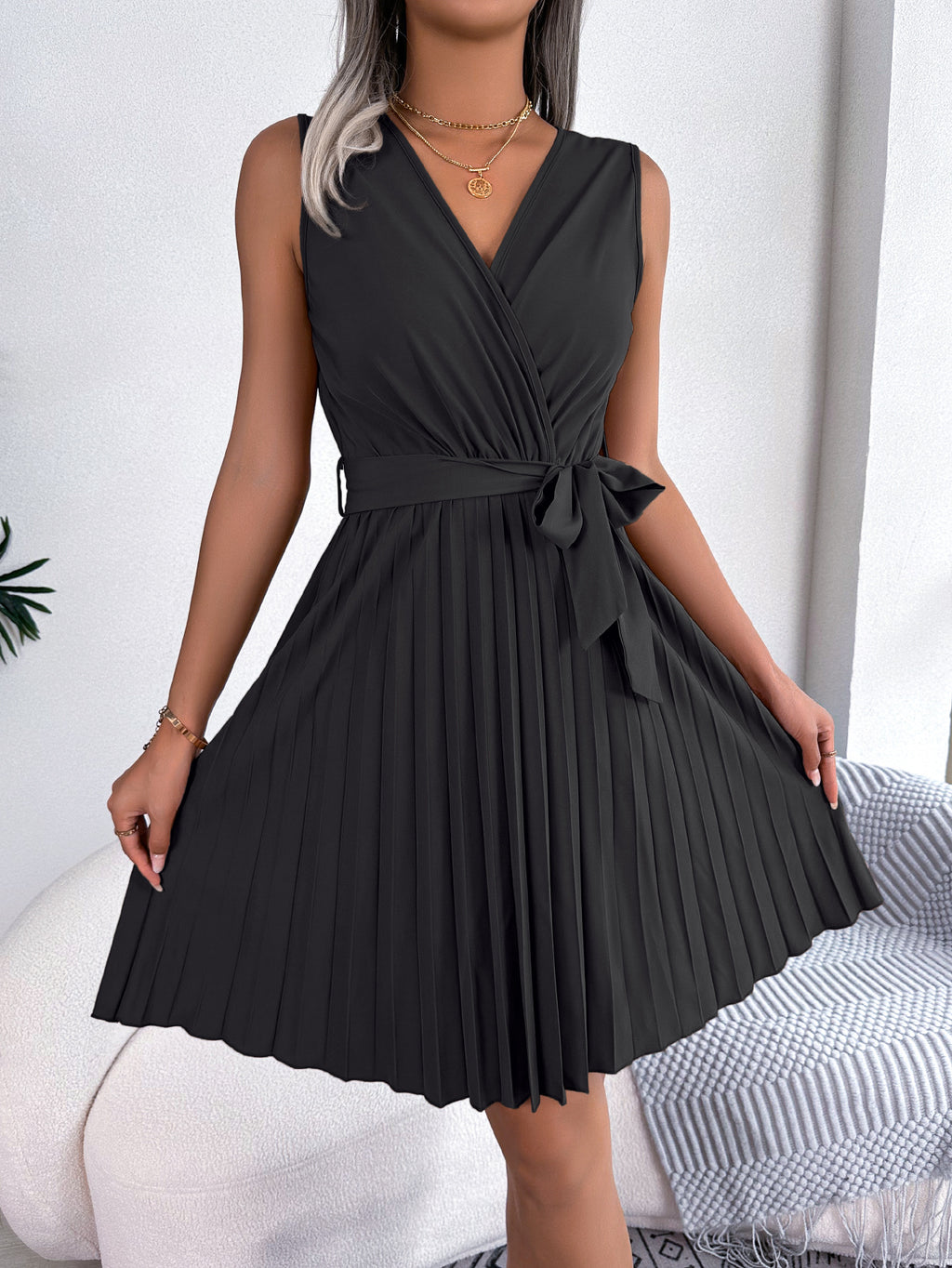 Vestido plisado ceñido sin mangas con cuello en V cruzado elegante de primavera y verano para mujer