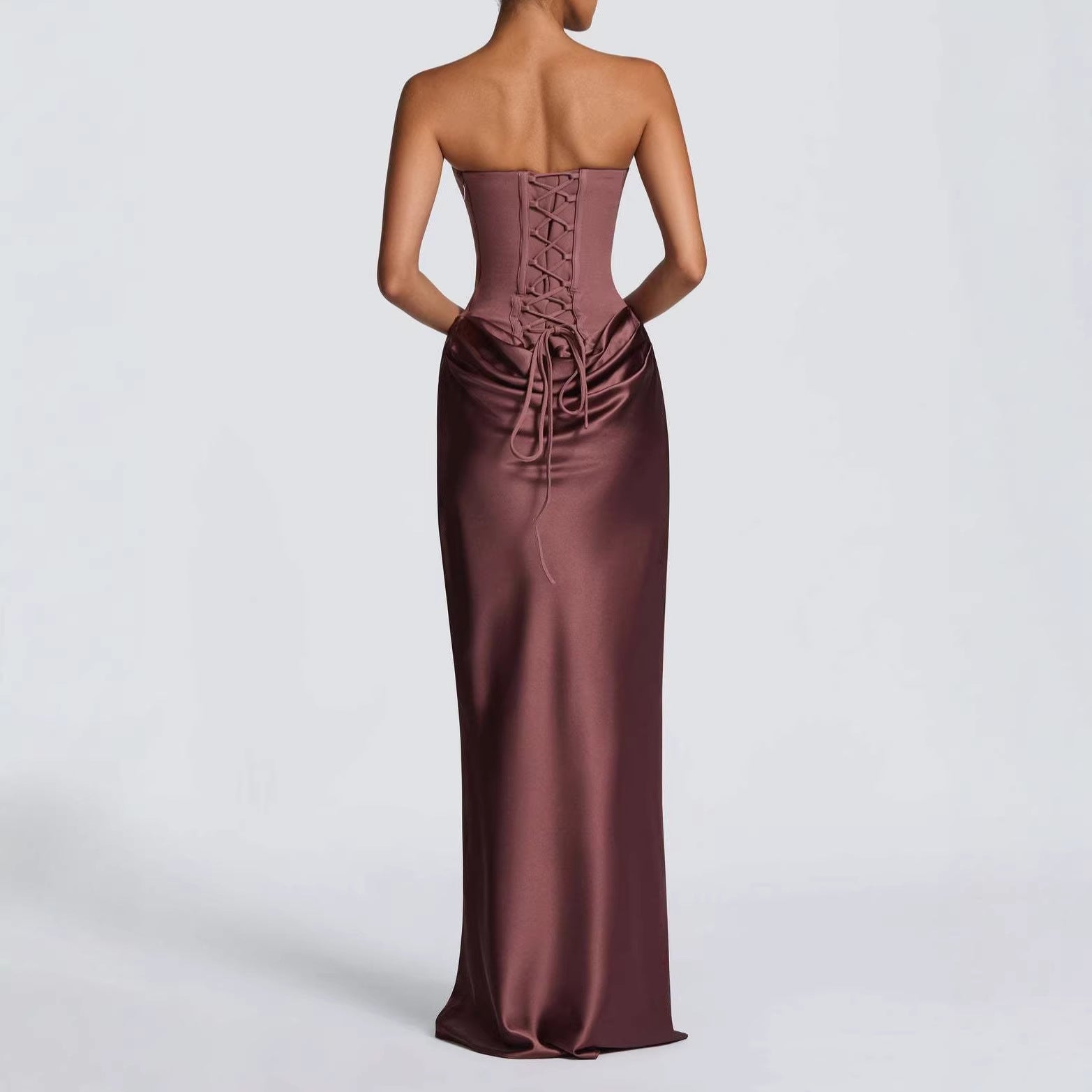 Robe longue sexy tube unie, ajustée à la taille, avec hanches gainées, en satin et lacets.