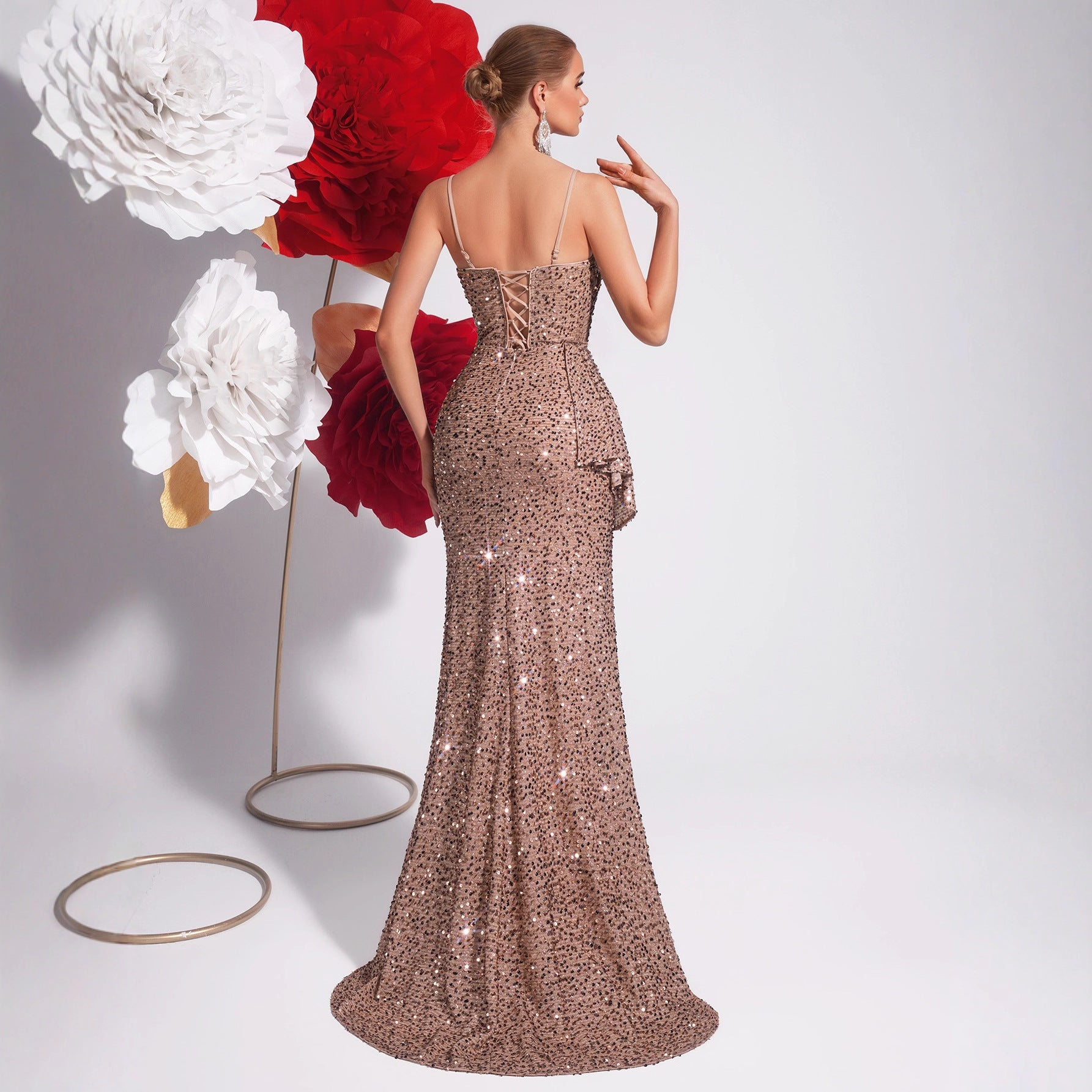 Robe de soirée champagne à sequins, coupe ajustée, fente, idéale pour cocktail, soirée annuelle, robe sirène légère et luxueuse.