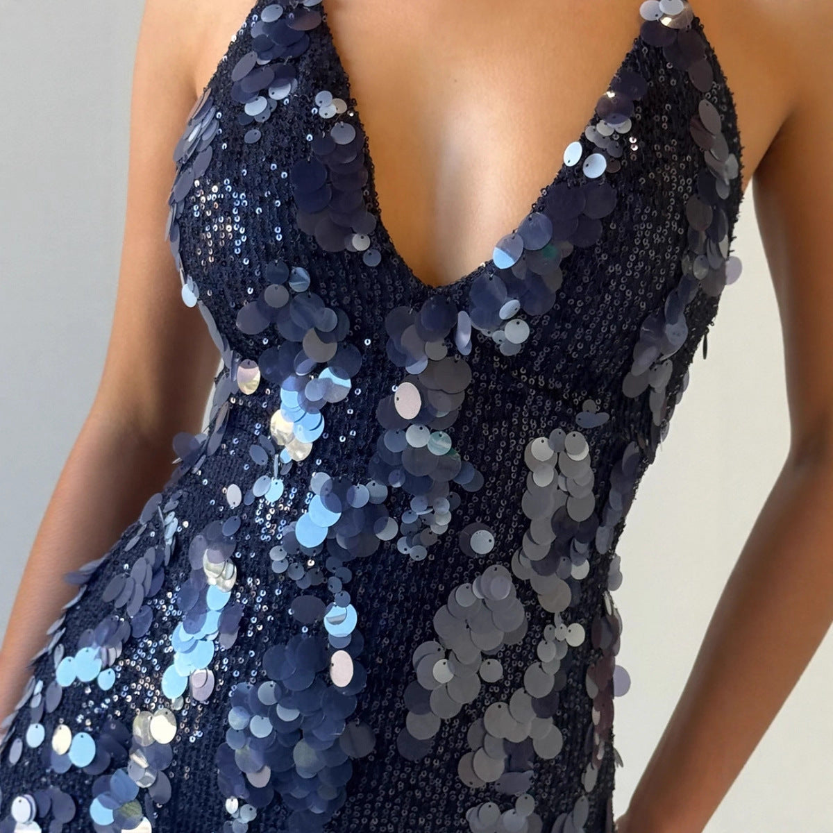 Robe sexy à décolleté plongeant et dos nu, moulante et moulante, idéale pour les soirées en boîte de nuit.