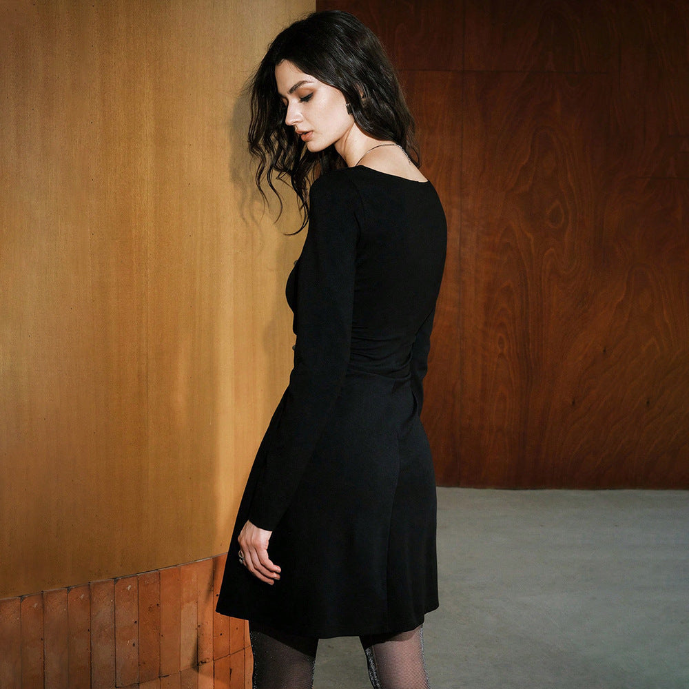 Robe longue à manches longues et col en dentelle noire, taille cintrée, style Hepburn.