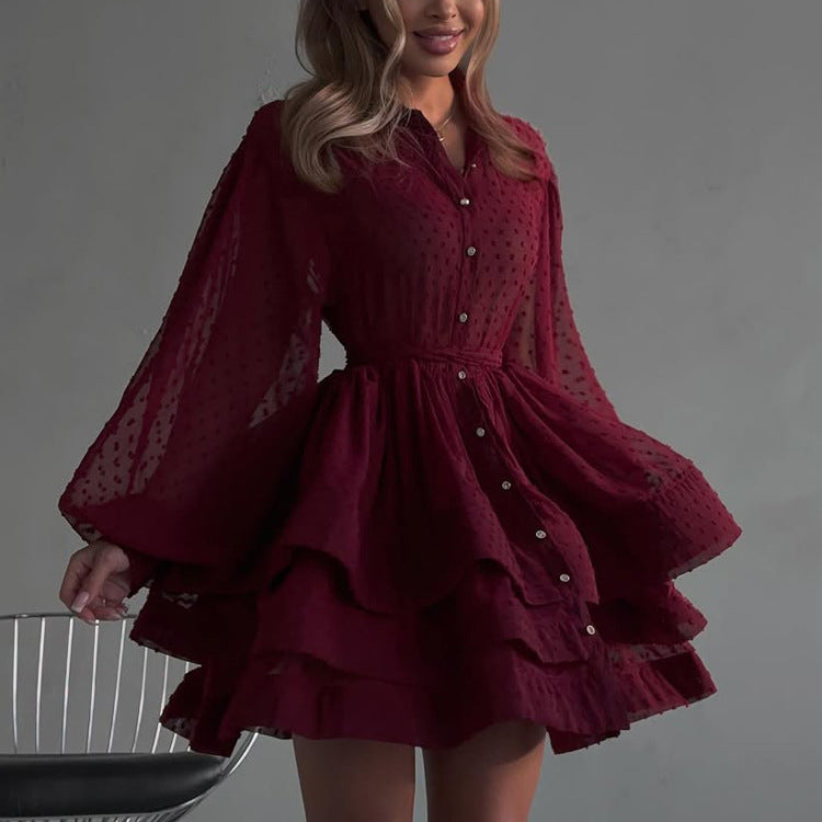 Robe courte élégante à col, manches longues et lacets, style chemise, pour femme.