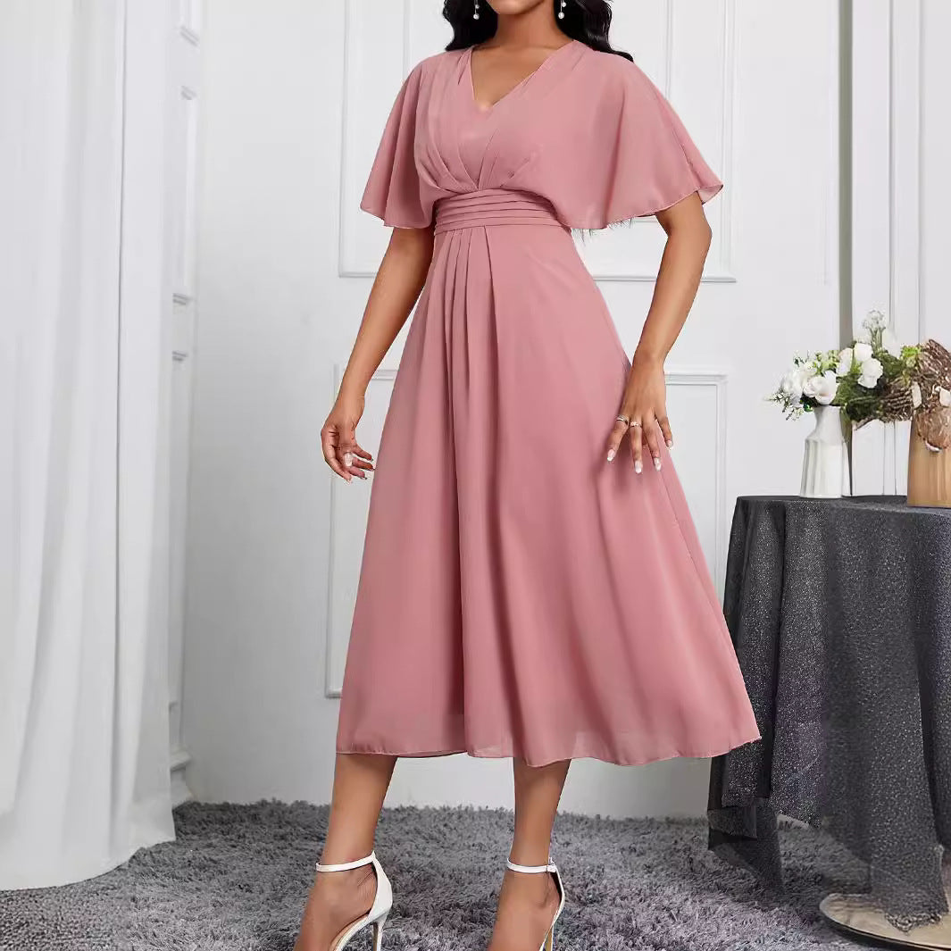 Robe élégante cintrée en mousseline de soie unie à col V et manches courtes